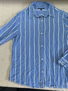 Tahari Blue and White Vertical Stripe Casual Button-Down Shirt